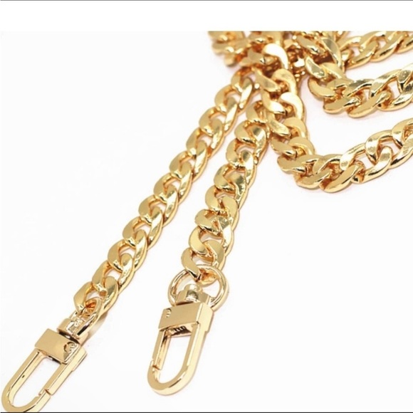 Premium Gold 47” interlock chain - Picture 2 of 3